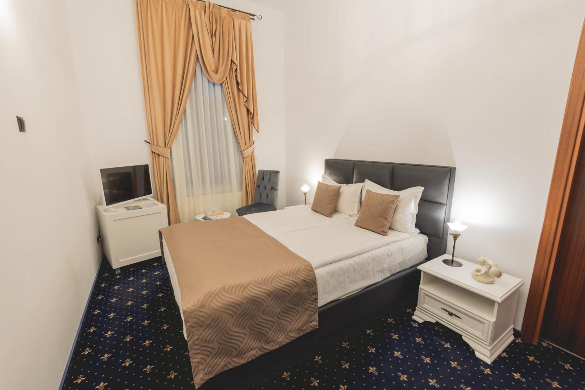 Hotel Carol - فاترا دورني المظهر الخارجي الصورة