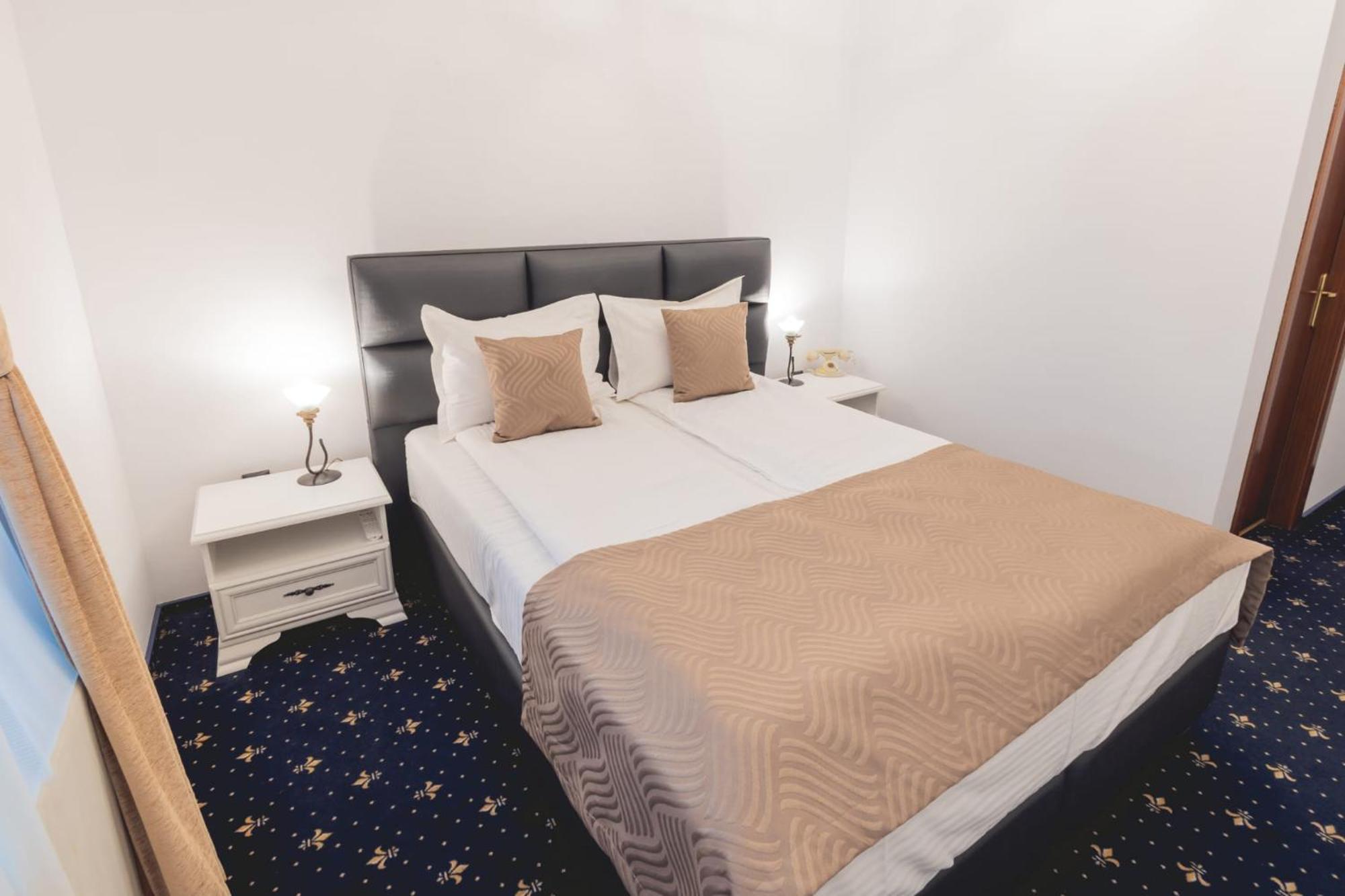 Hotel Carol - فاترا دورني المظهر الخارجي الصورة