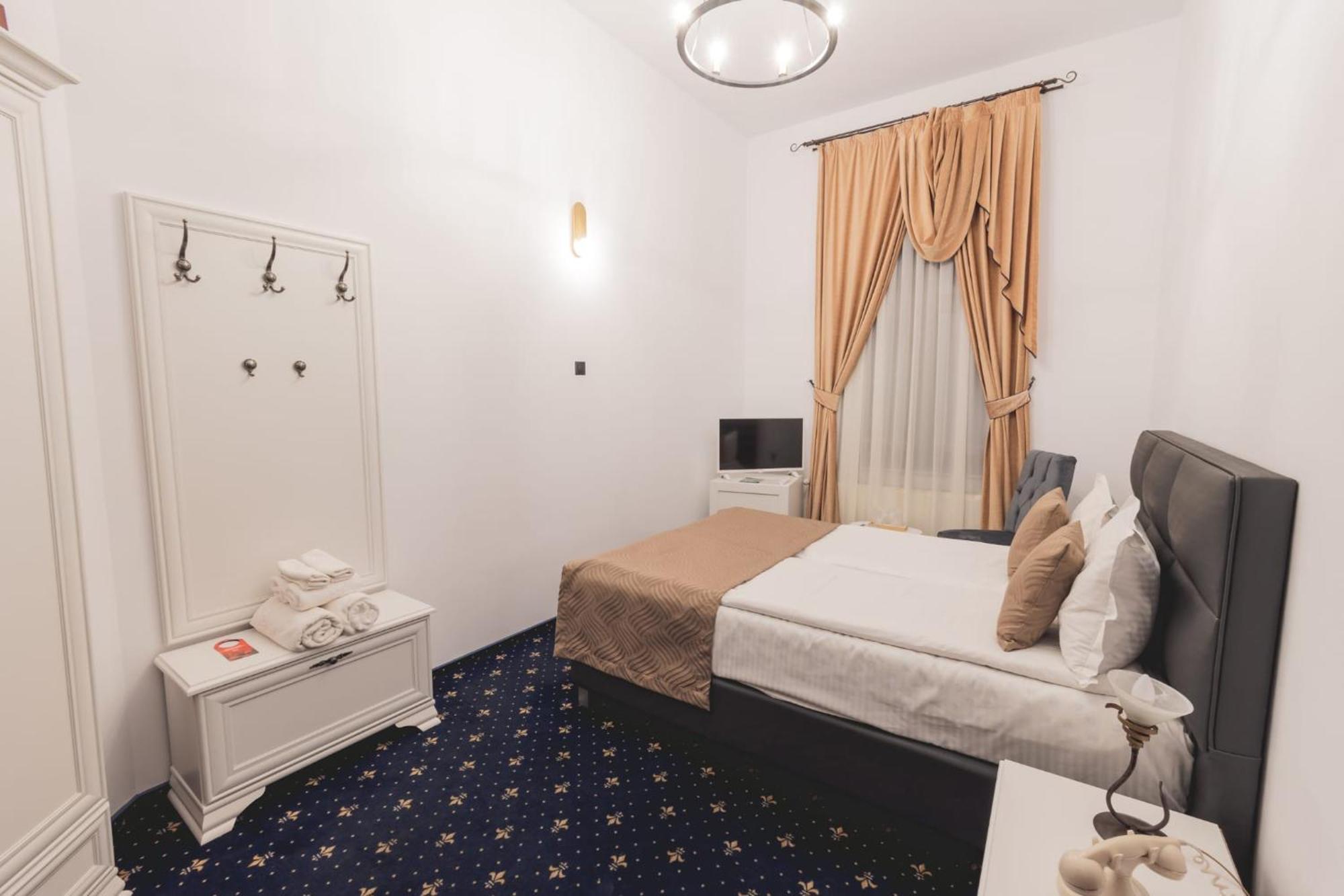Hotel Carol - فاترا دورني المظهر الخارجي الصورة