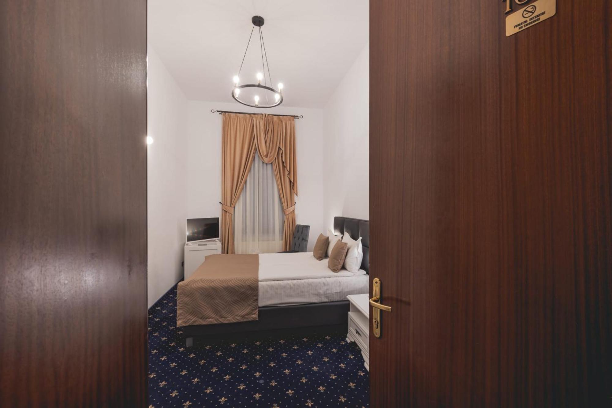 Hotel Carol - فاترا دورني المظهر الخارجي الصورة