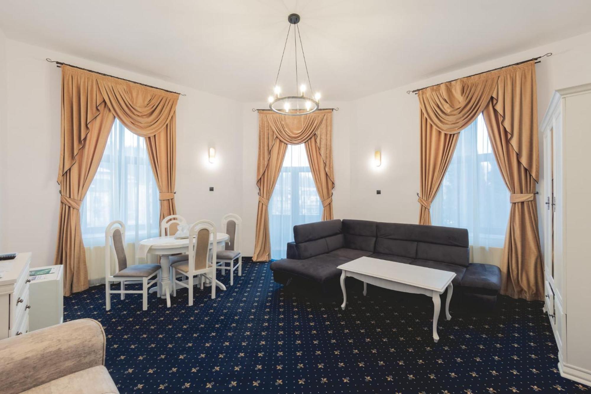 Hotel Carol - فاترا دورني المظهر الخارجي الصورة